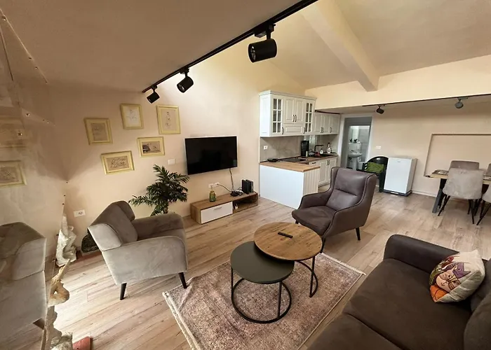 Vacation By Andrea تيرانا