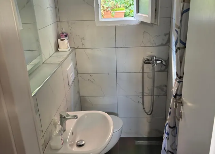 Vacation By Andrea تيرانا